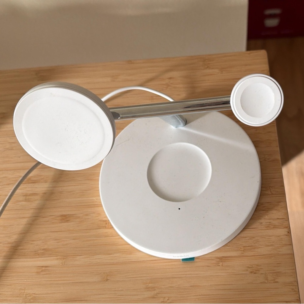 Belkin White Wireless Charging Stand